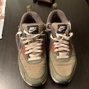 Nike air max 9.5 special model different green